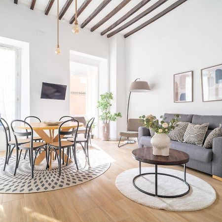 Sanders Lavender - Delightful Two-Bedroom Apartment Downtown Малага Экстерьер фото