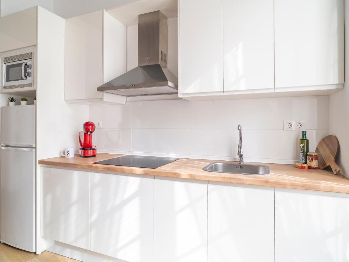 Sanders Lavender - Delightful Two-Bedroom Apartment Downtown Малага Экстерьер фото