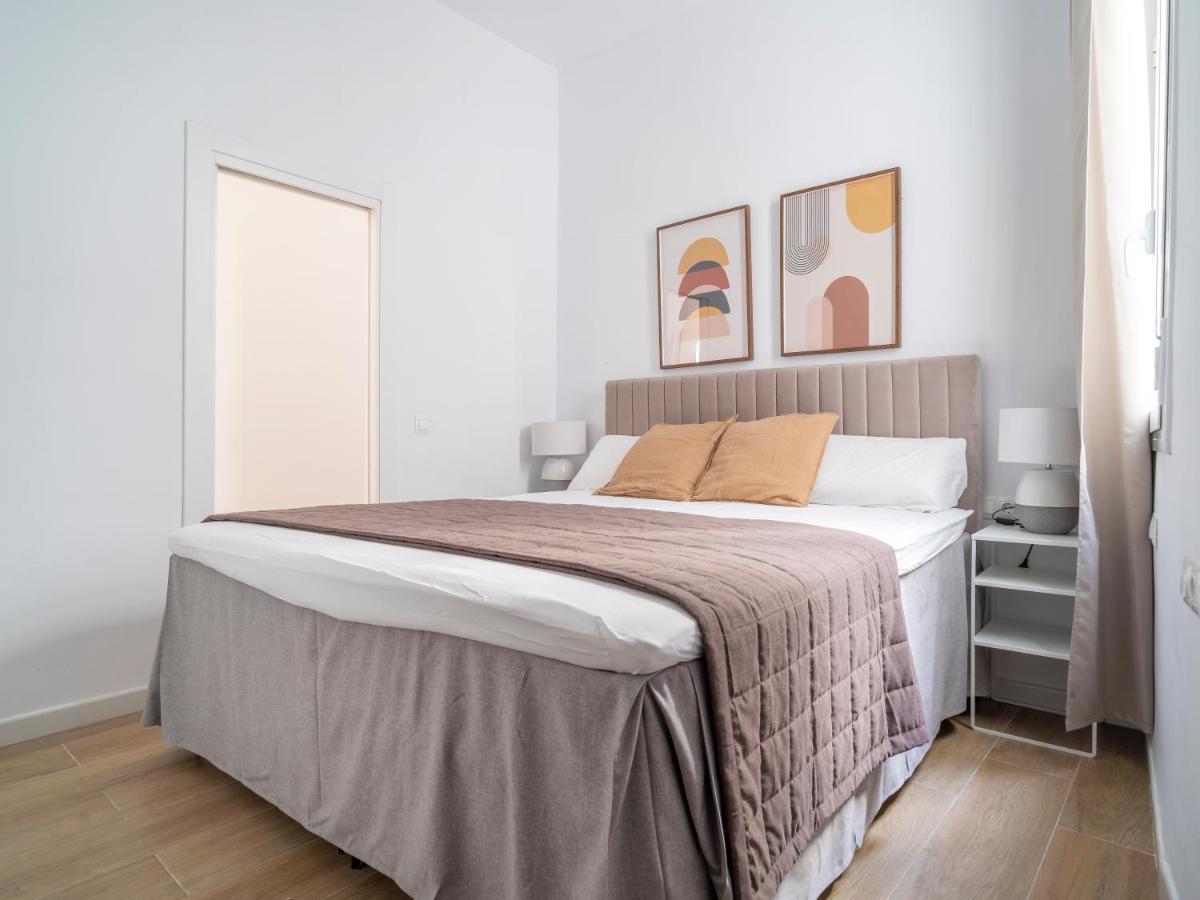 Sanders Lavender - Delightful Two-Bedroom Apartment Downtown Малага Экстерьер фото