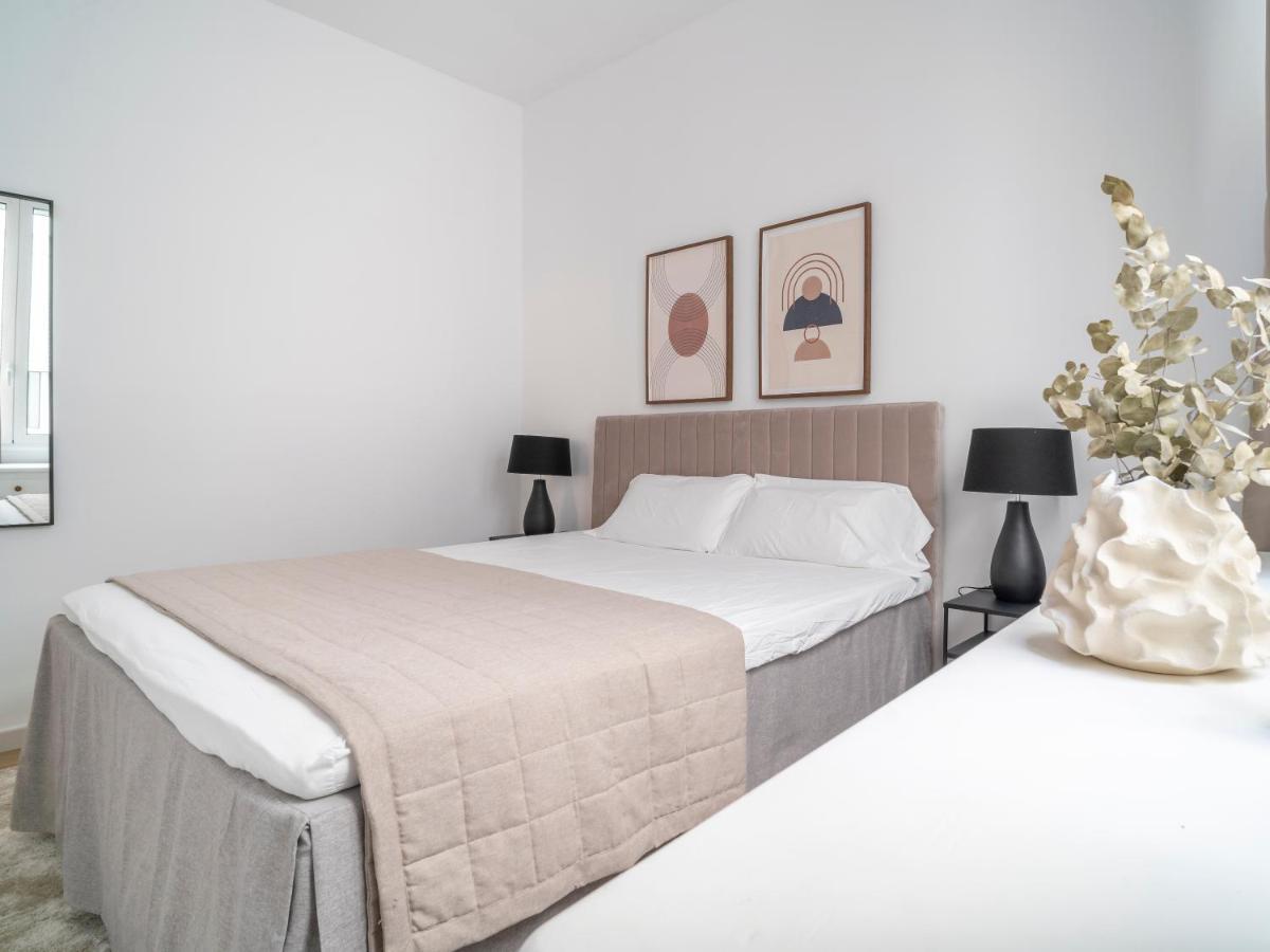 Sanders Lavender - Delightful Two-Bedroom Apartment Downtown Малага Экстерьер фото